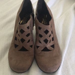 Tan suede shootie Aerosoles
